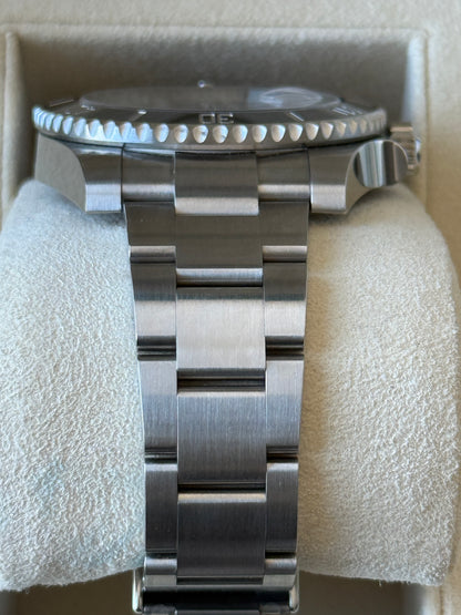 2018 Rolex Submariner Date 40mm 116610LN "NOS"