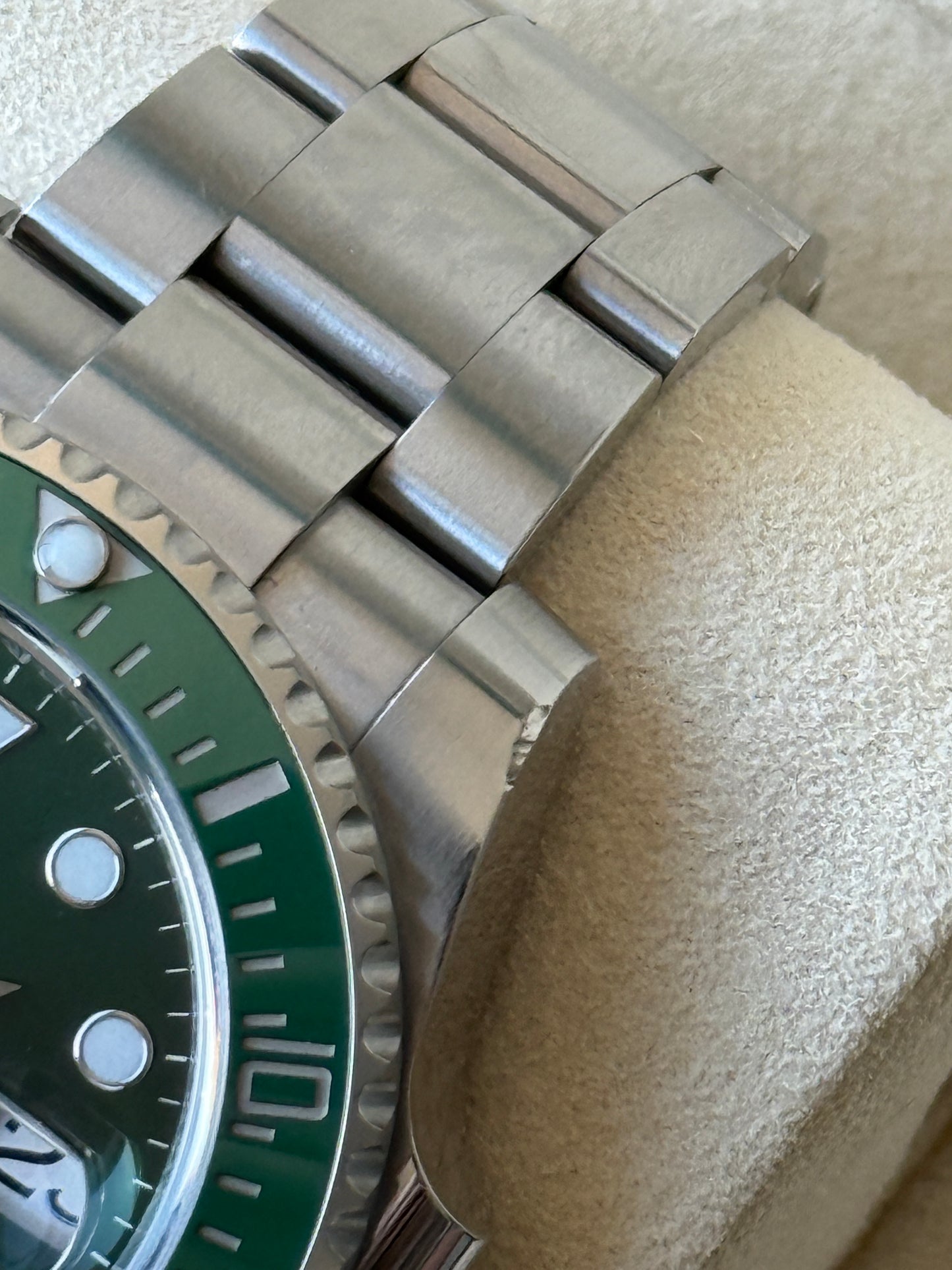 2017 Rolex Submariner Date Green "Hulk" 40mm 116610LV